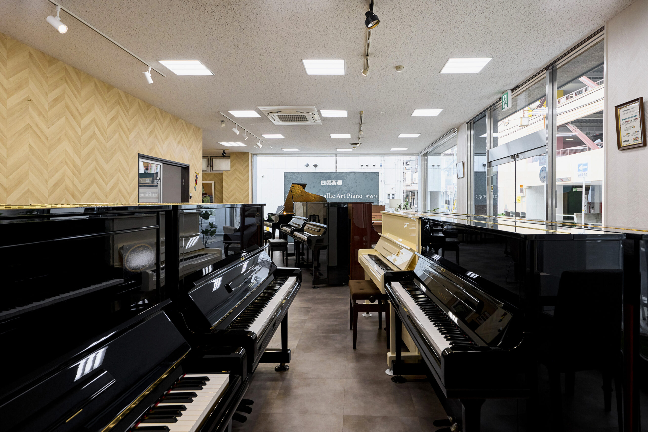 藤が丘店の店内