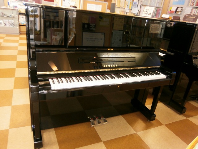 ヤマハリニューアルピアノ　YUX 1983年製